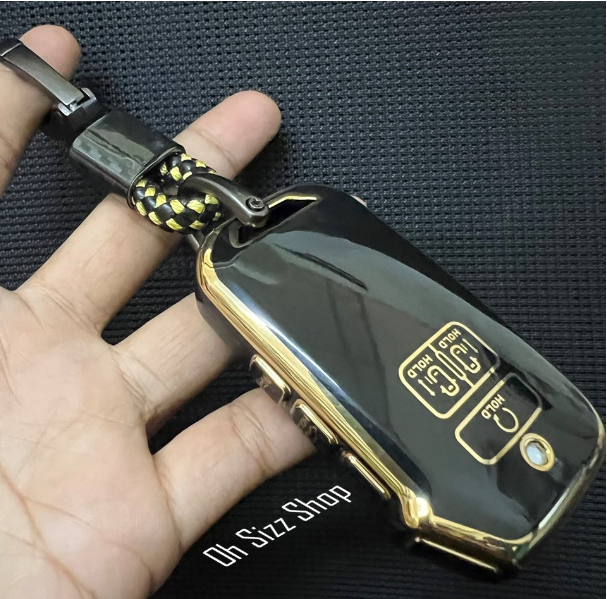 K61-เคสรีโมทรถ KIA Carnival 2022 ดำเงาเส้นสีทอง และสีขาวเส้นสีทอง ดูเรียบหรู (Black Gold-Line TPU Key Case)