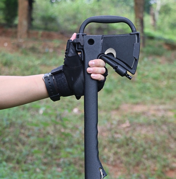 TH137-ขวานสนาม ขวานเดินป่า ขวานตัดไม้ 5อุปกรณ์ในด้ามเดียว ขวานเดินป่าพร้อมค้อนเลื่อยไฟแช็กในตัว น้ำหนักเบา พกพาสะดวก จับกระชับ