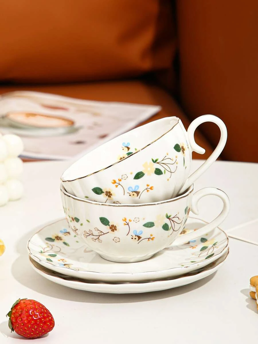 แก้วมัค 1 ชิ้น ลายดอกไม้ และ ช้อน 1 ชิ้น และ จาน 1 ชิ้น  oo-143